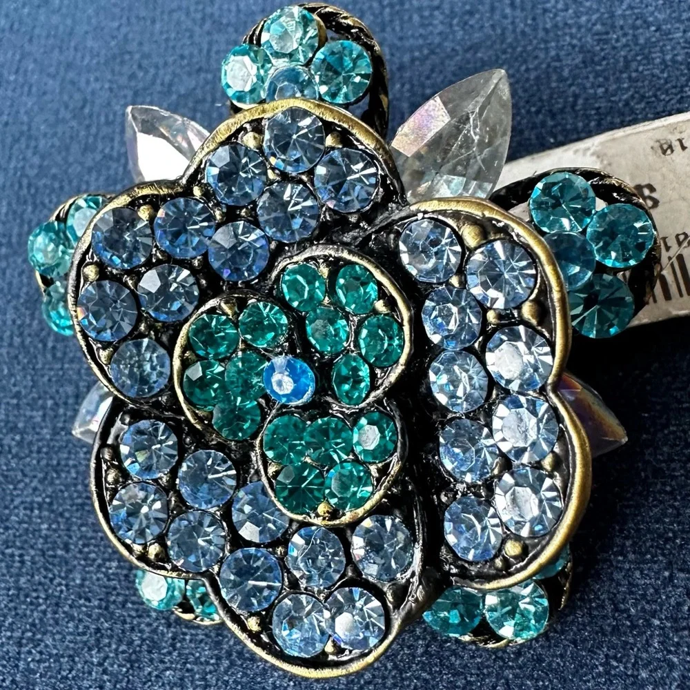 NWT Rose 3D Brooch with beautiful crystals